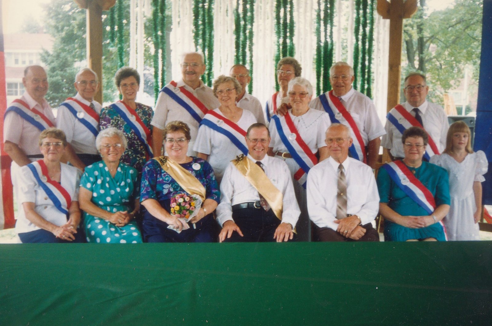 1996-08 Luxembourg Fest Duke and Duchess Sally Kolbach and Lawrence Feyereisen (2) Front center couple